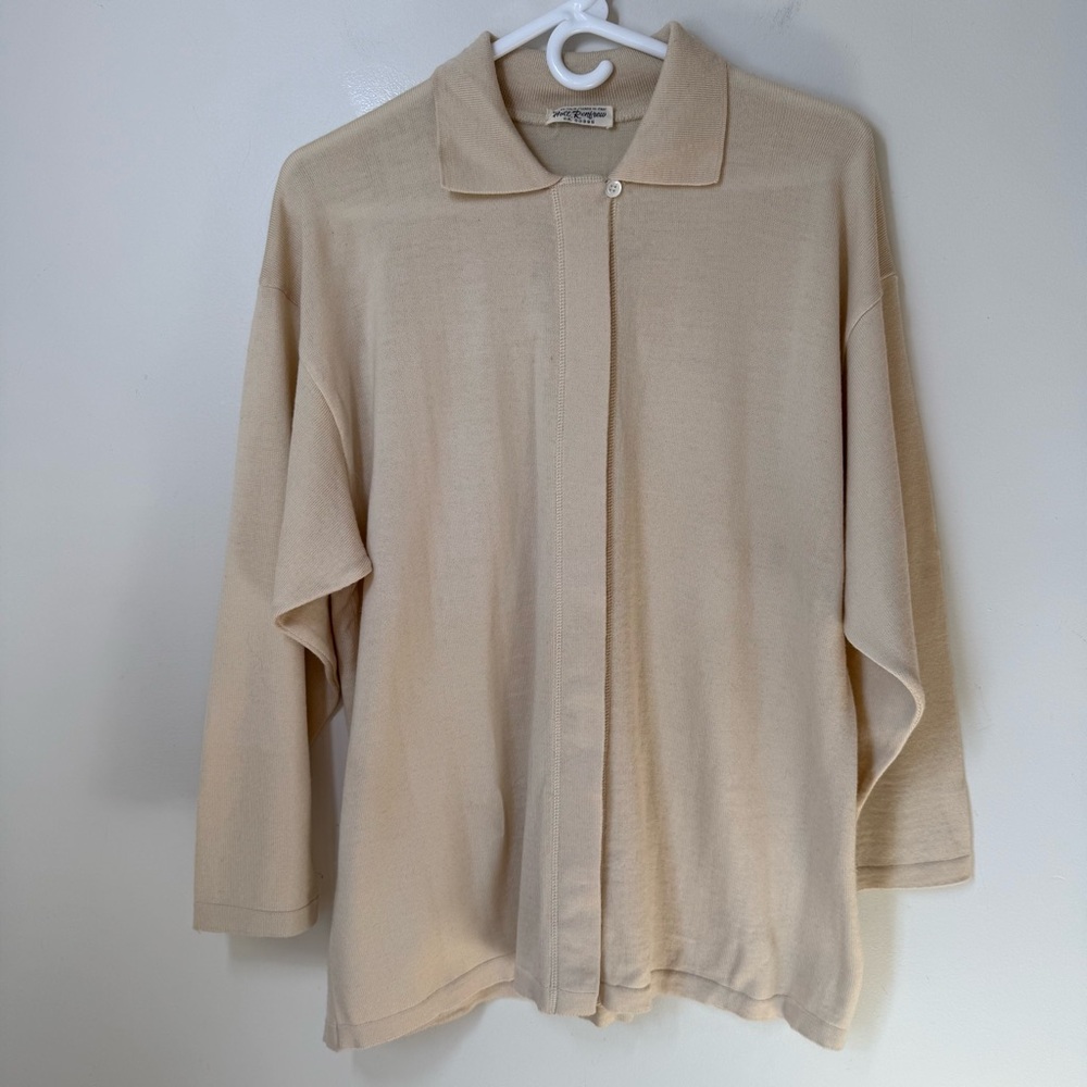 Holt Renfrew wool fine knit sweater hidden button placket collar relaxed fit